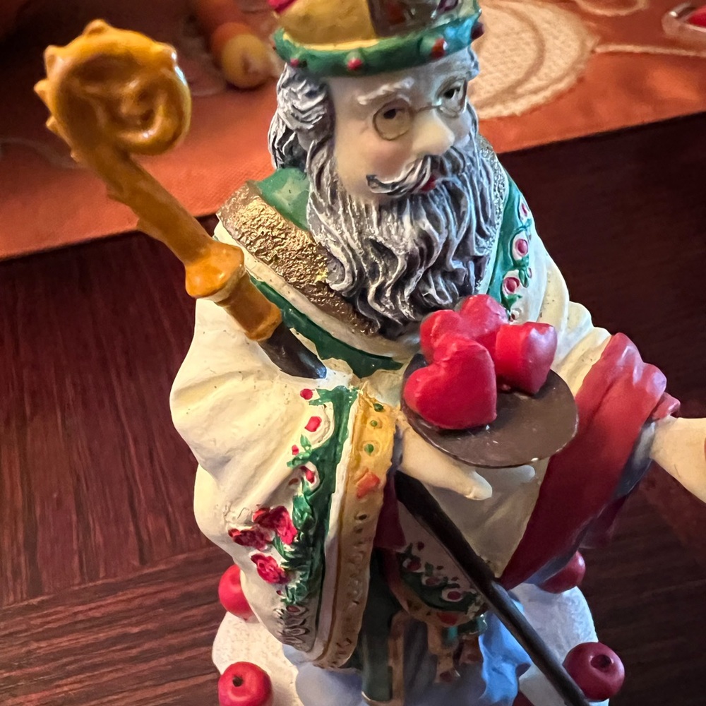 International Santa - Picture 3 of 4